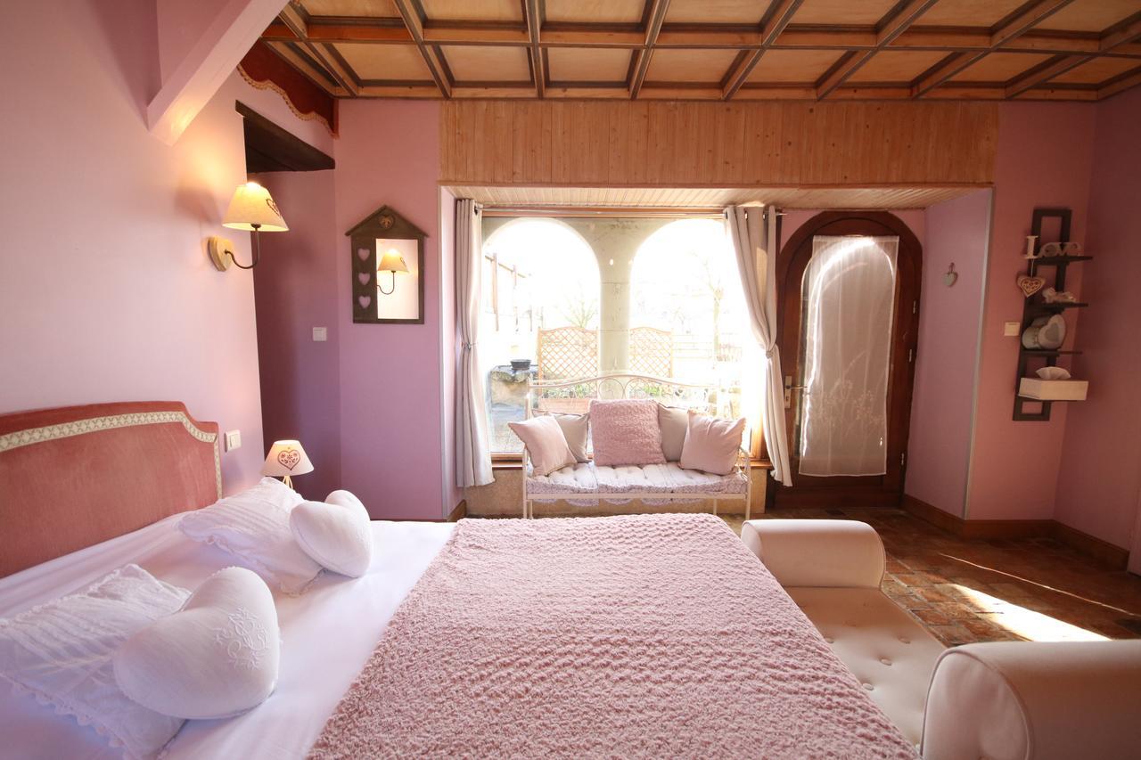 Chambres D'Hotes Les Delices De La Roche Louresse-Rochemenier Екстер'єр фото